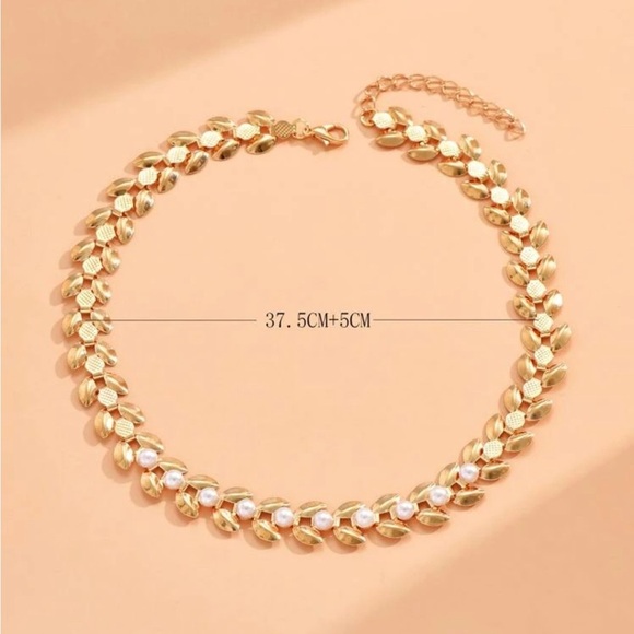 Gold Leaf Pearl Choker Necklace - Picture 3 of 4